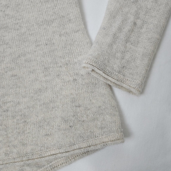 Qi Featherweight Scoopneck Cashmere Pocket Sweater in Heathered Cream Size XS - Picture 7 of 12
